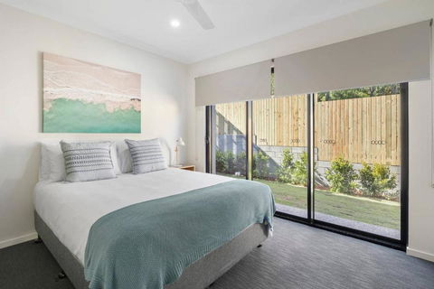 AIRLIE BEACH Delight. Hop Skip Jump To Everything - Tourism TAS 6