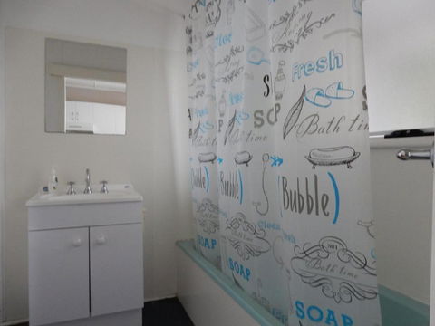 2 / 9 Donlan Rd Delightful Donlan - Hobart Tourism 2