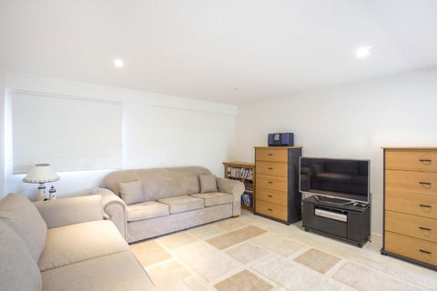 11 Riley St. Stylishly Modern - Hobart Tourism 6