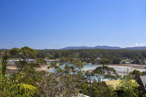 Elevated Views At Burrill Lake 17 Canberra Cres - Hobart Tourism 5