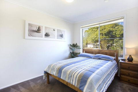 77 Lake Entrance Rd Waterfront Wonder - Hobart Tourism 3