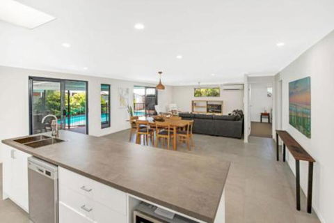 Sunyata Beach House Rainbow Beach Beachside Escape With A Pool Pet Friendly & Wi Fi - Hobart Tourism 6
