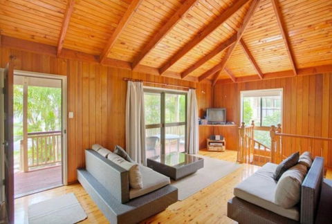 33 Cooloola Drive Rainbow Beach Walk To The Beach Pet Friendly - Hobart Tourism 3