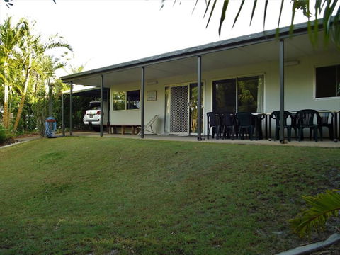 27 Carlo Road Rainbow Beach Affordable Family Beach House - Hobart Tourism 4
