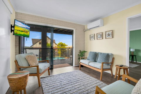 1 33 Tingira Close Rainbow Beach Gorgeous Ocean Views Swimming Pool Air Conditioning - Hobart Tourism 3