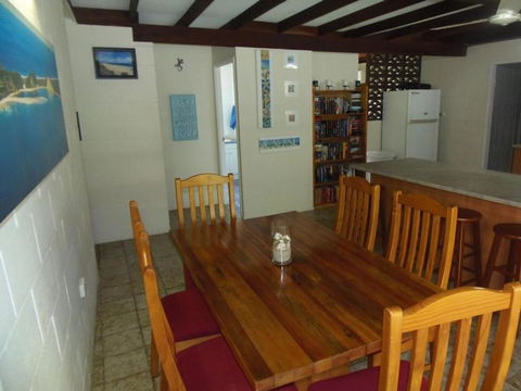 The Red Piranha Rainbow Beach Close To Everything Air Con & Pet Friendly - Hobart Tourism 5