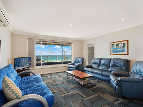 81 Dalmeny Drive Beach House - Hobart Tourism 4
