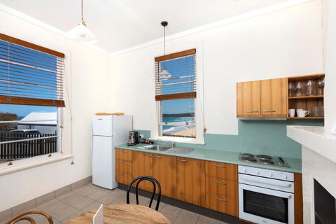 Seal Rocks Lighthouse Cottages - Hobart Tourism 5