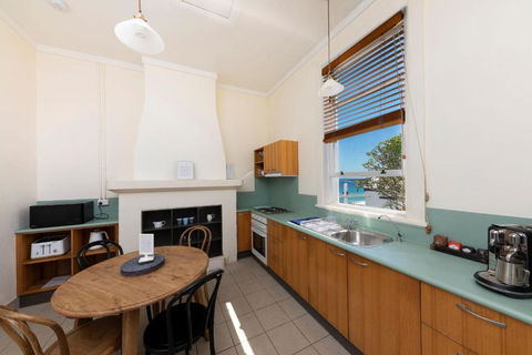 Seal Rocks Lighthouse Cottages - Hobart Tourism 7