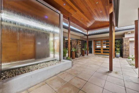 Mont Sapphire Luxury Estate - Hobart Tourism 4
