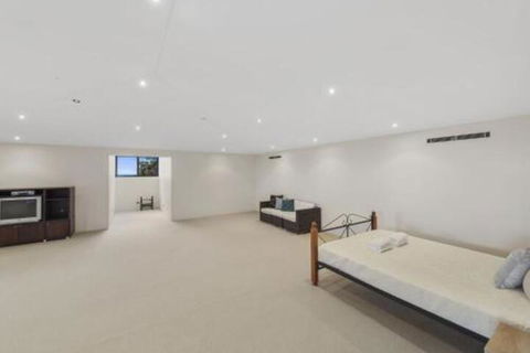 Mont Sapphire Luxury Estate - Hobart Tourism 3