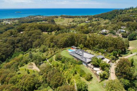 Mont Sapphire Luxury Estate - Hobart Tourism 5