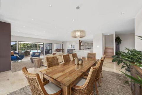 Mont Sapphire Luxury Estate - Hobart Tourism 0
