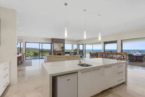 Mont Sapphire Luxury Estate - Hobart Tourism 6