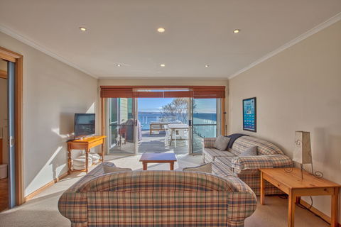 Beach Side Bay Of Fires - Hobart Tourism 2