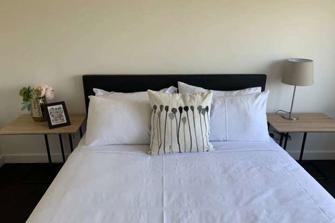 Delicate Bundoora Townhouse 10 - Tourism TAS 6