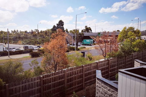 Delicate Bundoora Townhouse 10 - Tourism TAS 7