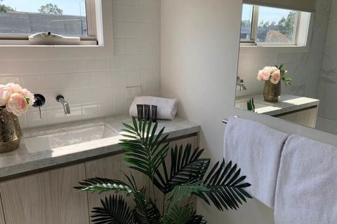 Delicate Bundoora Townhouse 10 - Tourism TAS 1