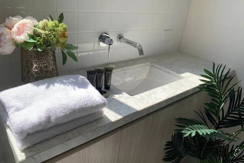 Delicate Bundoora Townhouse 10 - Tourism TAS 3
