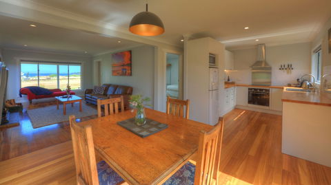 Castaway Cottage - Essentially Tas - Tourism TAS 1