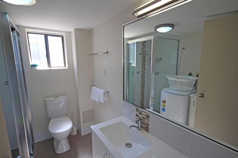 Dunes Holiday Apartments Unit 1 - Hobart Tourism 1