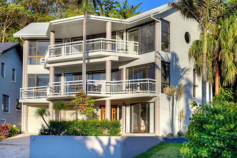 BEACHSIDE MANOR Walk To The Beach - Hobart Tourism 4