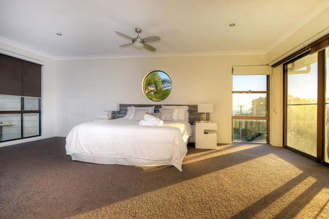 BEACHSIDE MANOR Walk To The Beach - Hobart Tourism 6