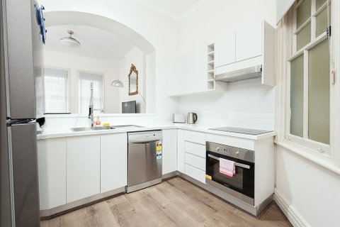 Stunning Sydney Home 1 - Tourism TAS 5