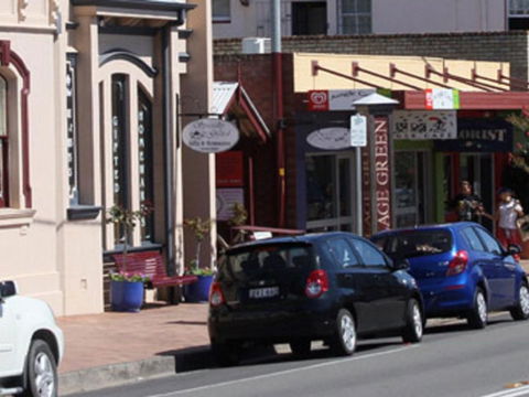 Wonky Pine Beach House NARRWALLEE 4 Bedroom - Hobart Tourism 2