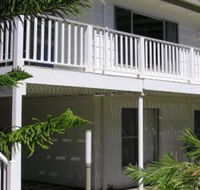 Wonky Pine Beach House NARRWALLEE 4 bedroom