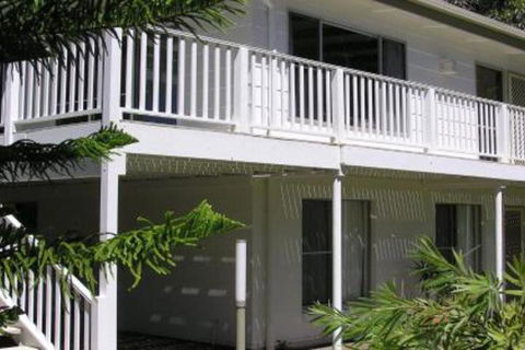 Wonky Pine Beach House NARRWALLEE 4 Bedroom - Hobart Tourism 0