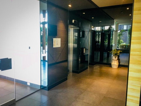 Modern Clean Luxury At The Right Price..... - Tourism TAS 6