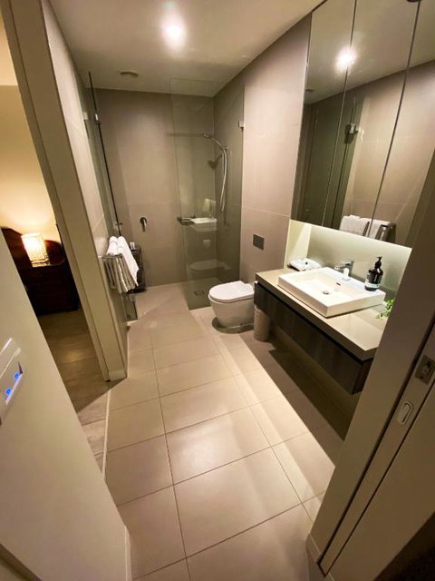 Modern Clean Luxury At The Right Price..... - Tourism TAS 3