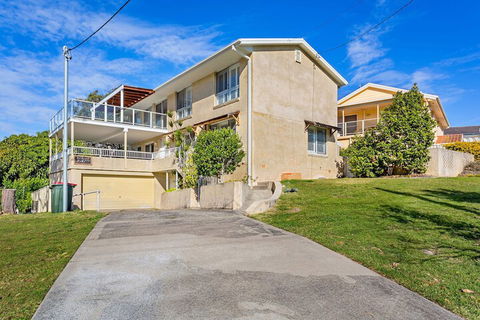 Bagnall Avenue 1 - Hobart Tourism 2
