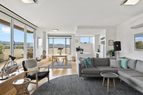POINT GREY APARTMENT ONE VIEWPOINT - Tourism TAS 5