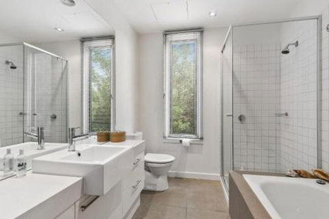 POINT GREY APARTMENT ONE VIEWPOINT - Tourism TAS 6
