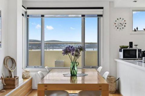 POINT GREY APARTMENT ONE VIEWPOINT - Tourism TAS 4