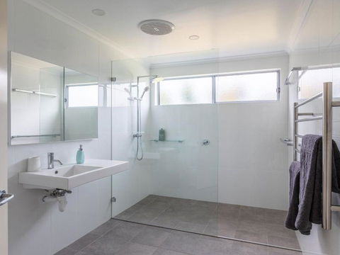 Aloha Direct Beach Access From Property - Tourism TAS 1