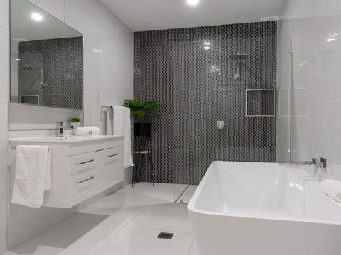 Bella K Style Comfort & Location - Hobart Tourism 6
