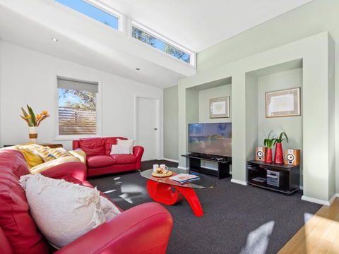 Bowery Beach House Spacious Family Accommodation - Hobart Tourism 5