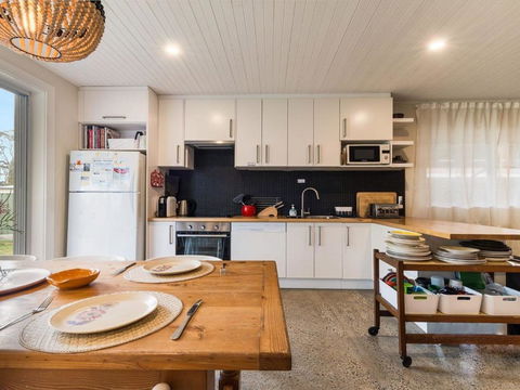 Callala Dreaming Mid Century Beach House - Hobart Tourism 3