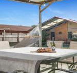 Cleveland Place walk to beach  shops - Hobart Tourism