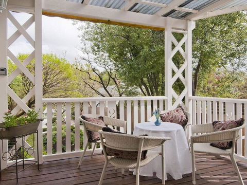 Hollyoak Cottage Delightful Ducks & Doileys! - Tourism TAS 3