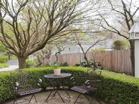 Hollyoak Cottage Delightful Ducks & Doileys! - Tourism TAS 4