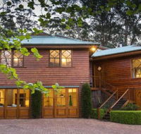 Treetops elegant inviting designer cedar home - Hobart Tourism