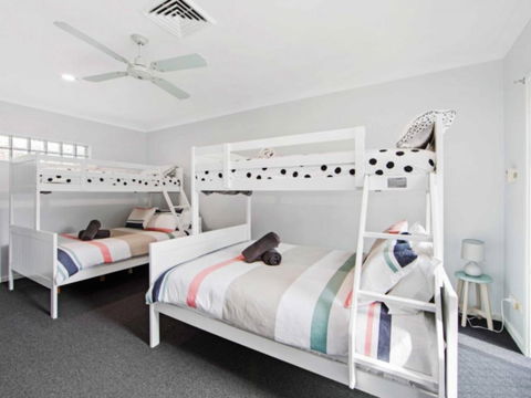 Hibbard Waterfront Escape - Tourism TAS 5