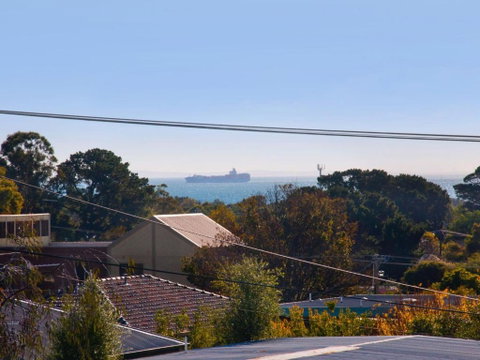 FAMILY GETAWAY DROMANA - Tourism TAS 5