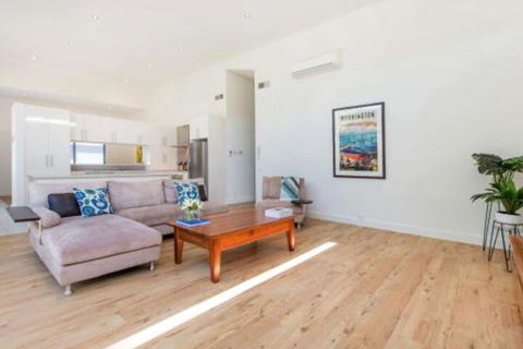 PALM COURT RETREAT MORNINGTON - Tourism TAS 4