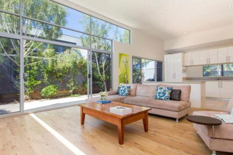 PALM COURT RETREAT MORNINGTON - Tourism TAS 5