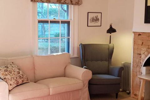 Redruth 2 Bedroom Cottage Situated In Wandiligong - Tourism TAS 2